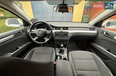 Лифтбек Skoda Superb 2013 в 