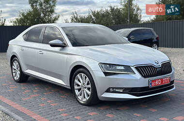 Лифтбек Skoda Superb 2016 в 