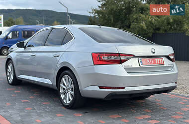 Лифтбек Skoda Superb 2016 в 
