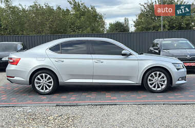 Лифтбек Skoda Superb 2016 в 