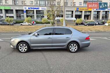 Лифтбек Skoda Superb 2012 в 