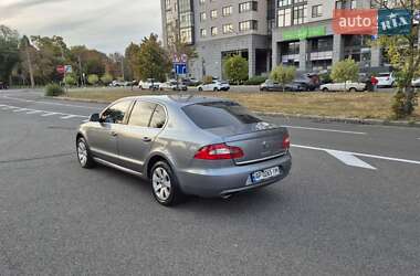 Лифтбек Skoda Superb 2012 в 