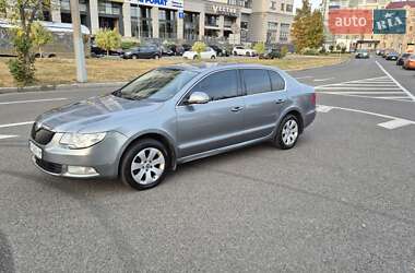 Лифтбек Skoda Superb 2012 в 