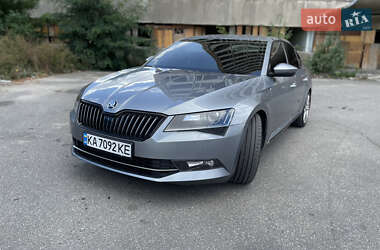 Лифтбек Skoda Superb 2015 в 
