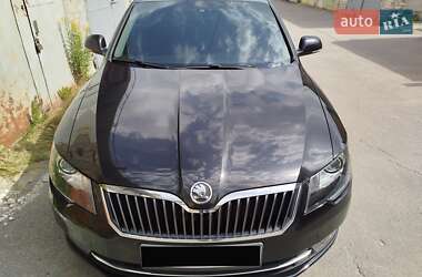 Лифтбек Skoda Superb 2013 в 