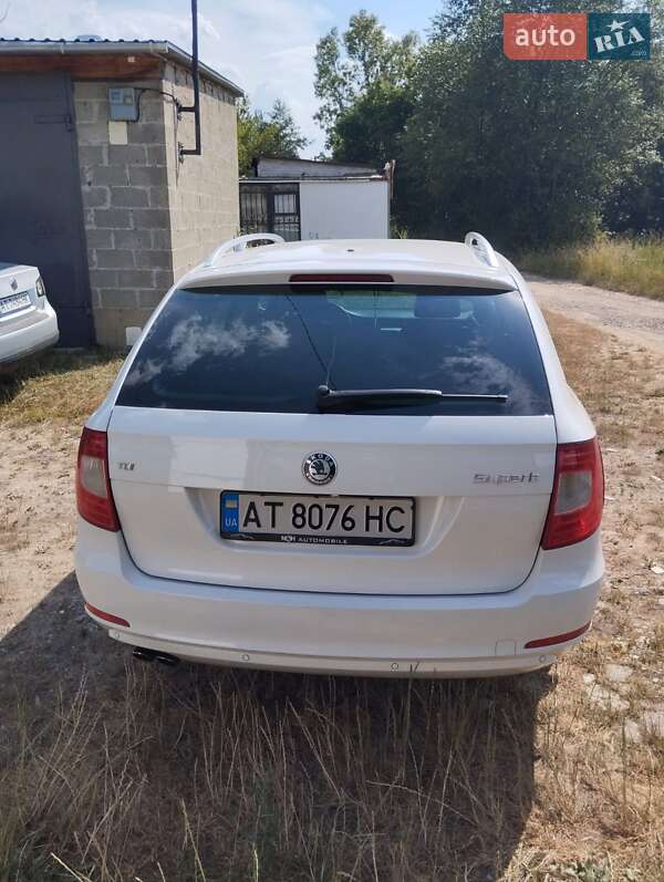 Универсал Skoda Superb 2010 в Долине