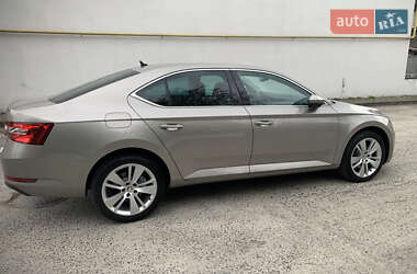 Лифтбек Skoda Superb 2017 в 