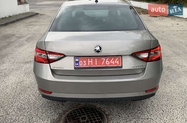 Лифтбек Skoda Superb 2017 в 