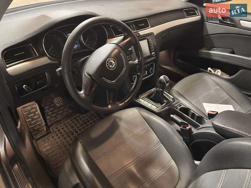 Универсал Skoda Superb 2012 в Кропивницком