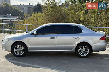 Лифтбек Skoda Superb 2012 в 