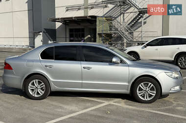 Лифтбек Skoda Superb 2012 в 