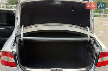 Лифтбек Skoda Superb 2012 в 