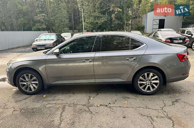 Лифтбек Skoda Superb 2023 в 