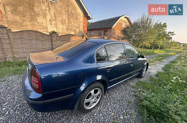 Лифтбек Skoda Superb 2001 в 