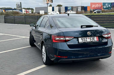 Лифтбек Skoda Superb 2017 в 