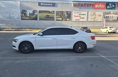 Лифтбек Skoda Superb 2015 в 