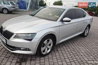Лифтбек Skoda Superb 2015 в 