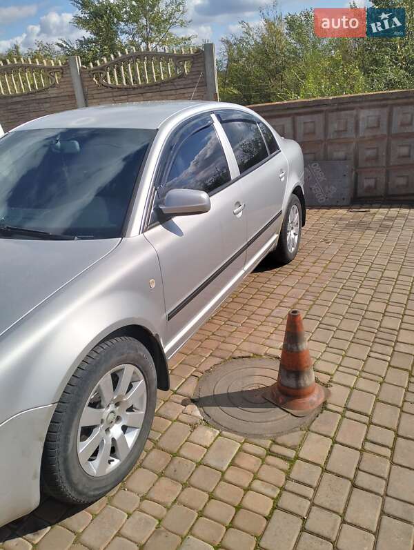 Лифтбек Skoda Superb 2002 в Кривом Роге фото 2 Лифтбек Skoda Superb 2002 в Кривом Роге