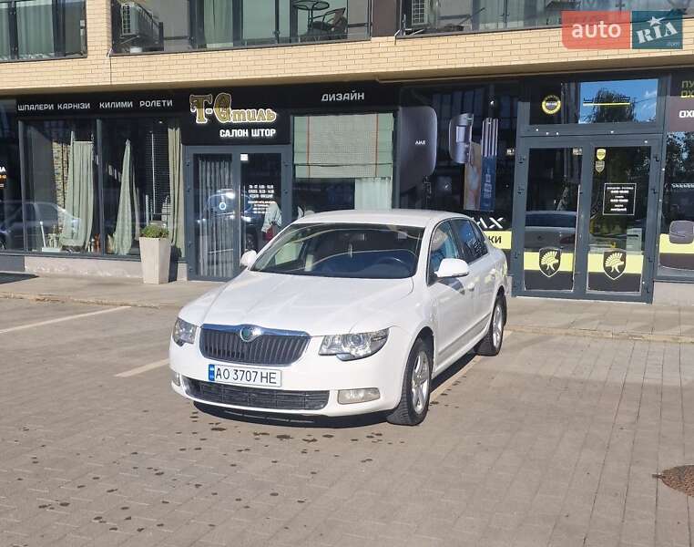 Лифтбек Skoda Superb 2012 в 