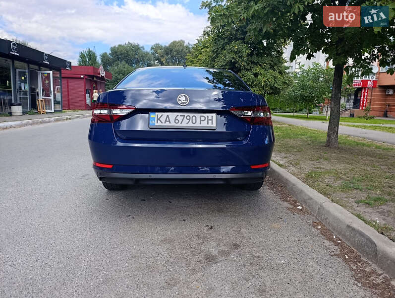 Лифтбек Skoda Superb 2016 в Киеве
