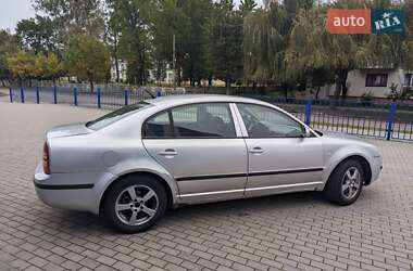 Ліфтбек Skoda Superb 2002 в 