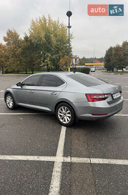 Лифтбек Skoda Superb 2016 в 
