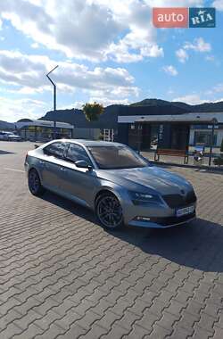 Лифтбек Skoda Superb 2015 в 