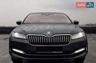 Лифтбек Skoda Superb 2020 в 