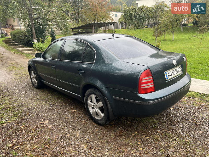 Лифтбек Skoda Superb 2003 в Беловарцах