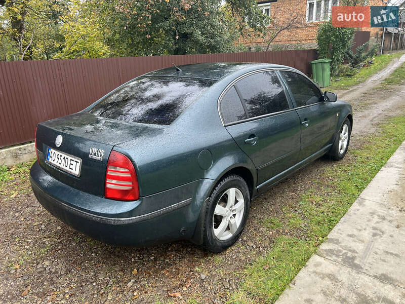 Лифтбек Skoda Superb 2003 в Беловарцах