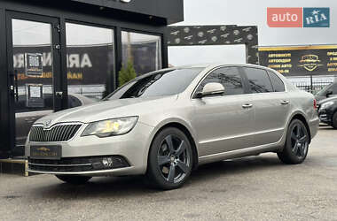 Лифтбек Skoda Superb 2014 в 