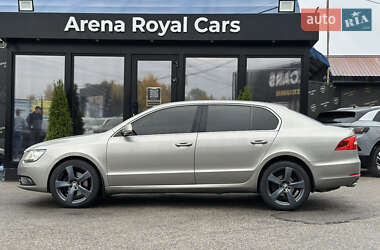 Лифтбек Skoda Superb 2014 в 
