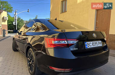 Лифтбек Skoda Superb 2017 в 