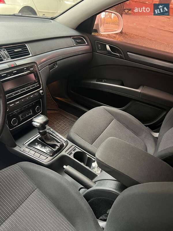 Лифтбек Skoda Superb 2011 в Кривом Роге