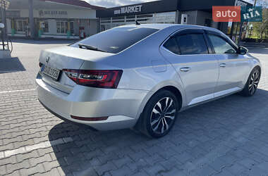 Лифтбек Skoda Superb 2016 в 