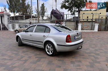 Лифтбек Skoda Superb 2004 в 