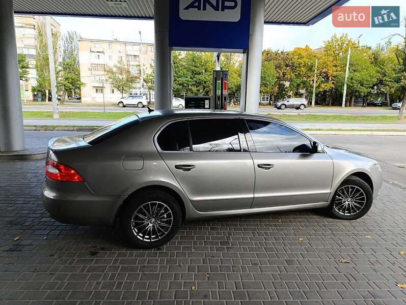 Лифтбек Skoda Superb 2010 в Николаеве