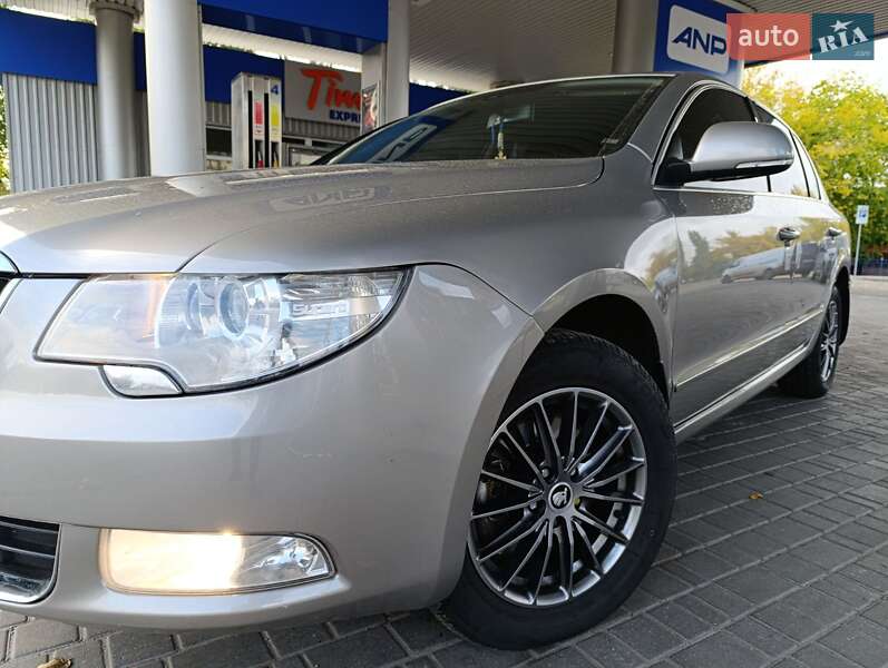 Лифтбек Skoda Superb 2010 в Николаеве