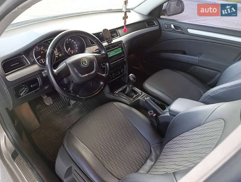 Лифтбек Skoda Superb 2010 в Николаеве