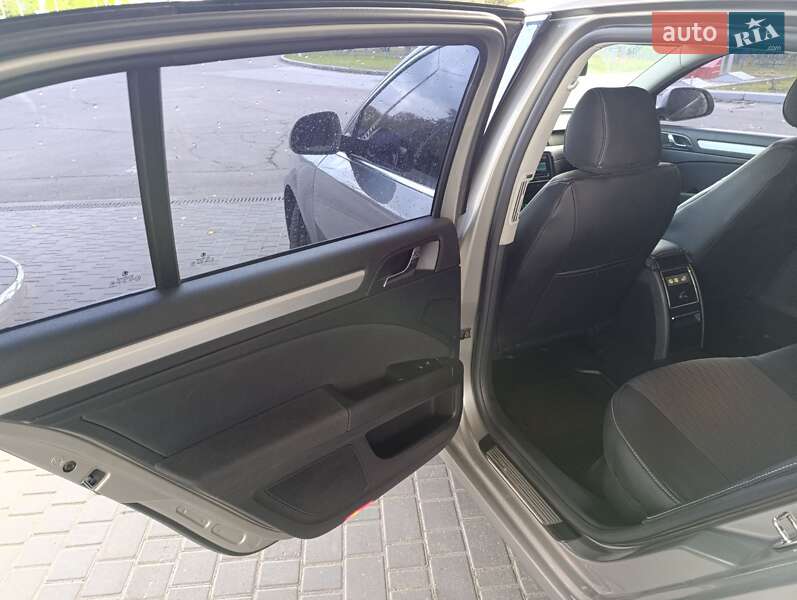 Лифтбек Skoda Superb 2010 в Николаеве