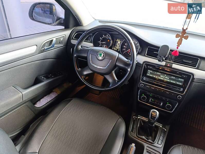 Лифтбек Skoda Superb 2010 в Николаеве