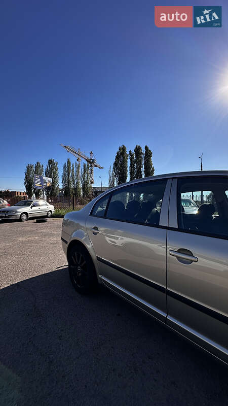 Лифтбек Skoda Superb 2003 в Черкассах