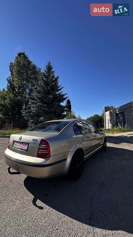 Лифтбек Skoda Superb 2003 в Черкассах