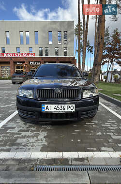 Лифтбек Skoda Superb 2006 в 