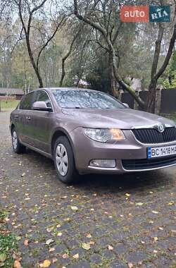 Лифтбек Skoda Superb 2012 в 