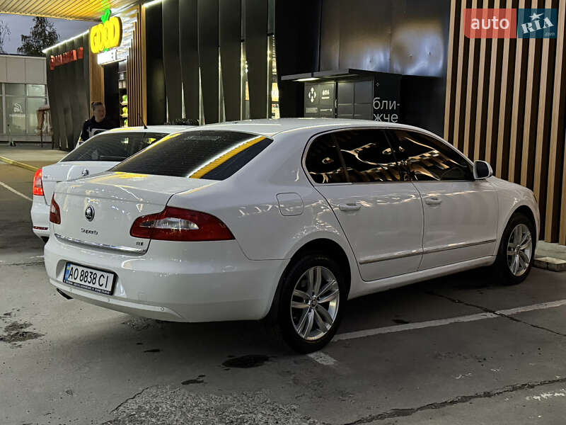 Ліфтбек Skoda Superb 2011 в Ужгороді