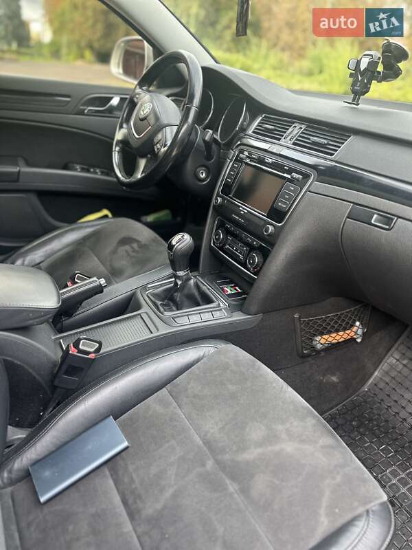 Универсал Skoda Superb 2011 в Бурштыне