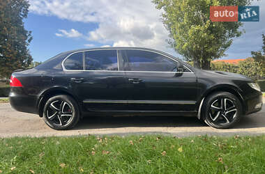Лифтбек Skoda Superb 2013 в 