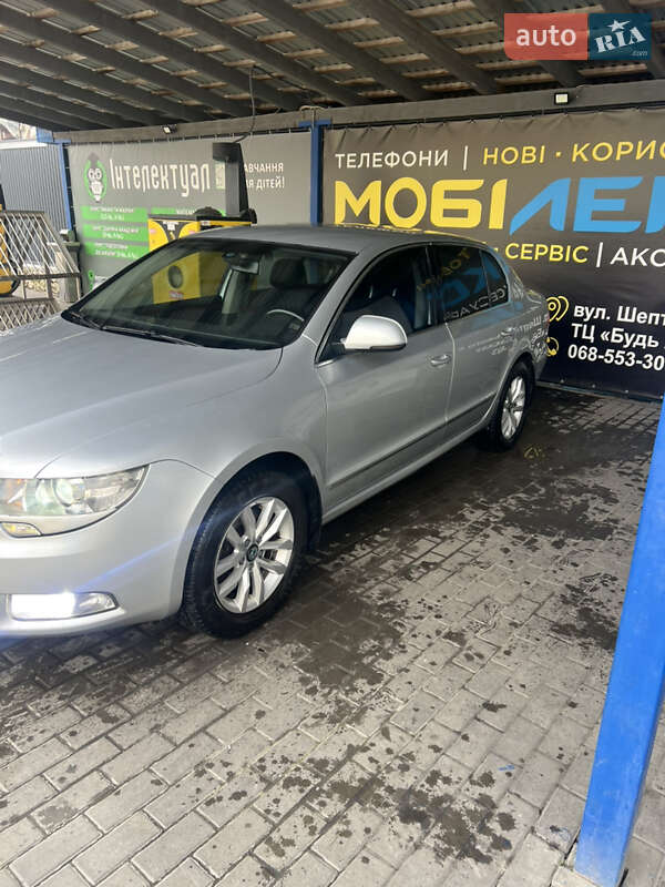 Лифтбек Skoda Superb 2011 в Тернополе