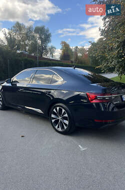 Лифтбек Skoda Superb 2019 в 